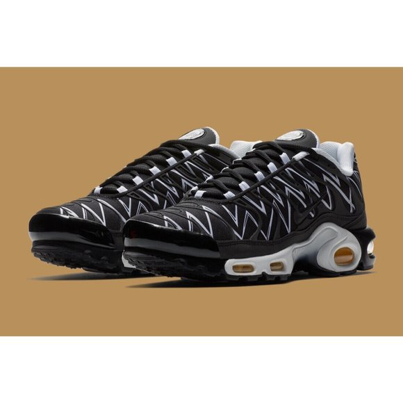 air max plus black shark